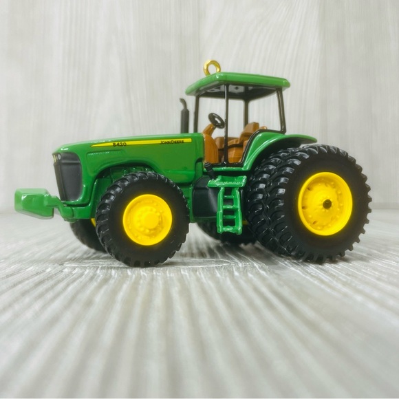 Vintage Hallmark 03 8420 tractor John Deere Ornament Die-Cast Metal collectable - Picture 1 of 11
